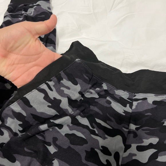 Tart intimates Black Grey Camo Jeggings Joggers Athletic Size Small - Picture 4 of 4